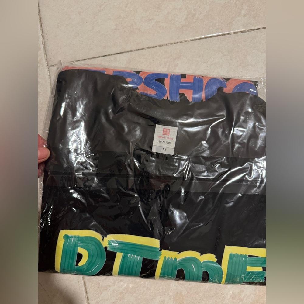 🆕 Bad Bunny Merch DTMF La Residencia Black Graphic Tee - Picture 3 of 4